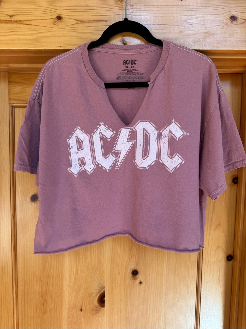 AC/DC Mauve-Pink Cropped V-Neck Band Tee